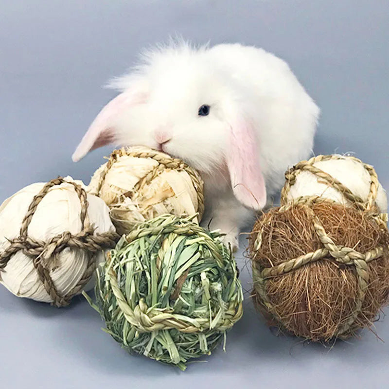 Interactive Chew Toy for Small Pets - 7CM Natural Grass Ball for Guinea Pigs, Rabbits, and Hamsters