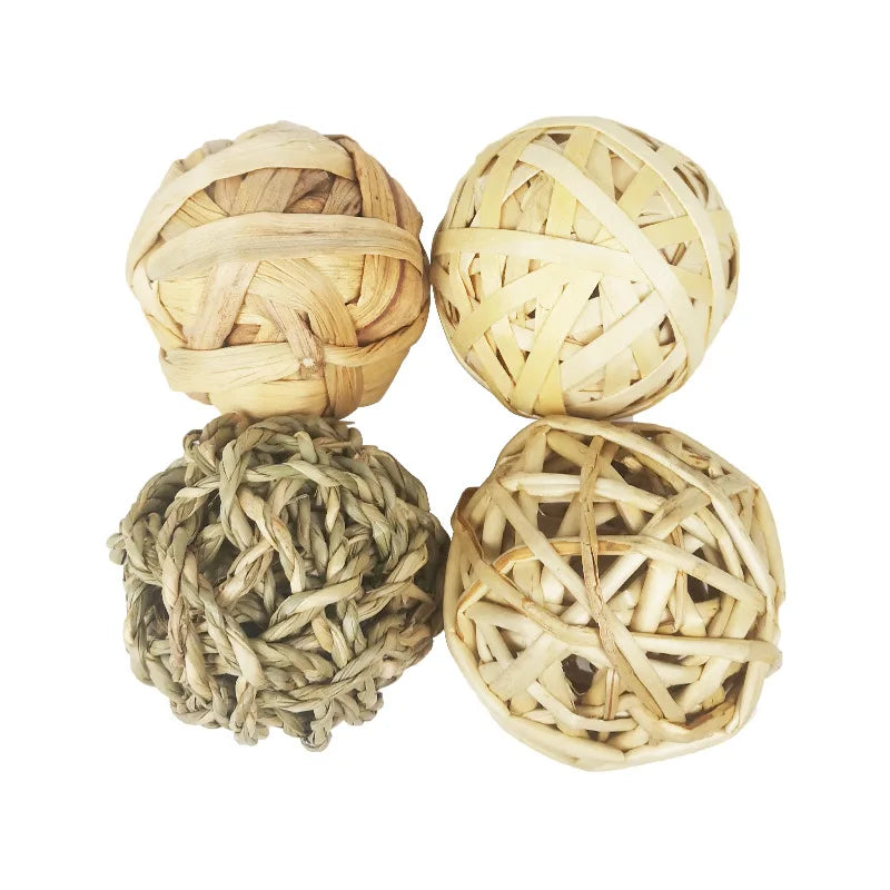 Interactive Chew Toy for Small Pets - 7CM Natural Grass Ball for Guinea Pigs, Rabbits, and Hamsters