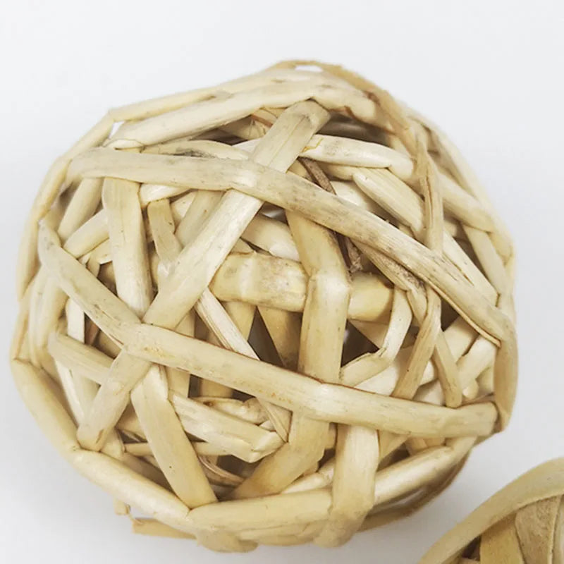 Interactive Chew Toy for Small Pets - 7CM Natural Grass Ball for Guinea Pigs, Rabbits, and Hamsters
